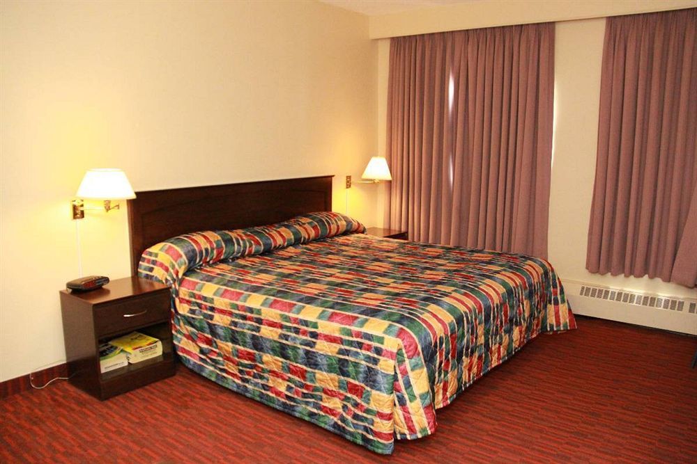 Argyll Plaza Hotel เอดมันตัน ภายนอก รูปภาพ