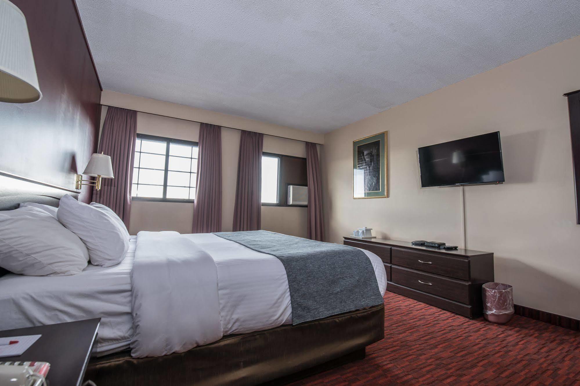 Argyll Plaza Hotel เอดมันตัน ภายนอก รูปภาพ