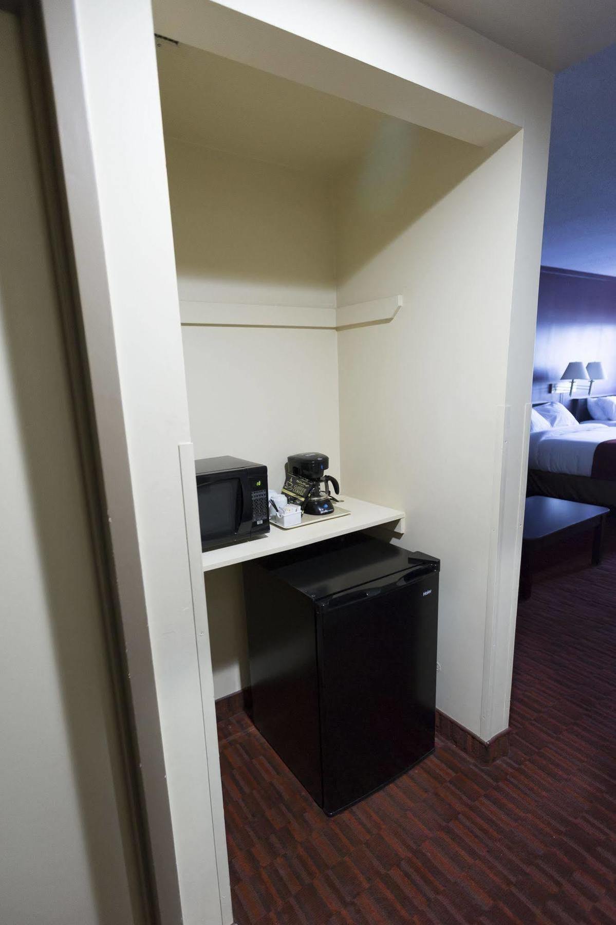 Argyll Plaza Hotel เอดมันตัน ภายนอก รูปภาพ